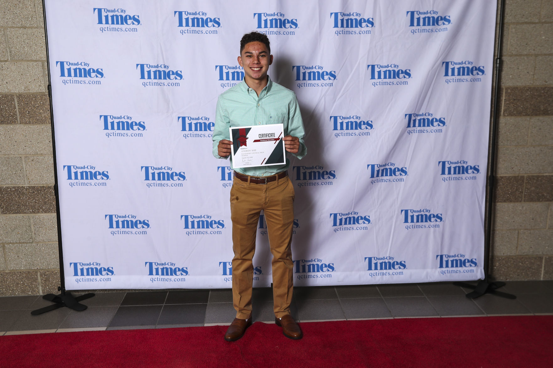 051518-salute-to-academics-red-carpet-054